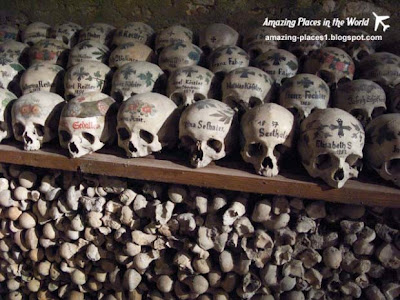 amazing buildings made of skulls and bones, Vault BeynHaus in Hallstatt, Austria