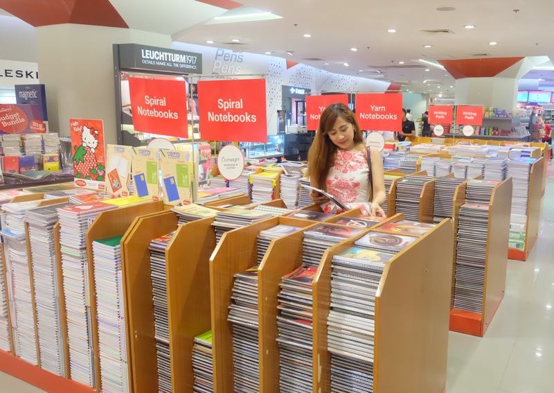 National Book Store’s BacktoSchool Shopping Rochelle Rivera