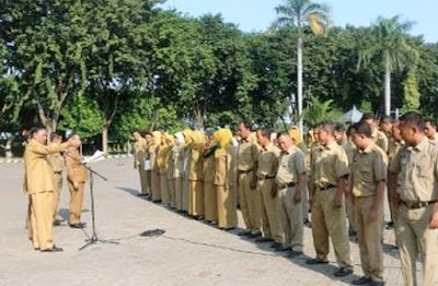 Tingkatkan Disiplin, Bupati Sambari Cek Absensi ASN 