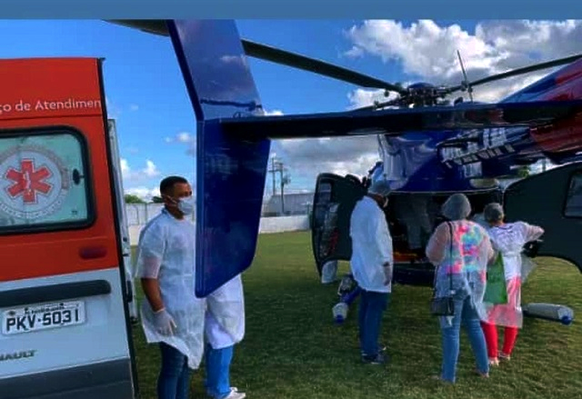 Helicóptero do GRAER socorre paciente com suspeita da variante Delta e assusta a população da cidade de Riachão