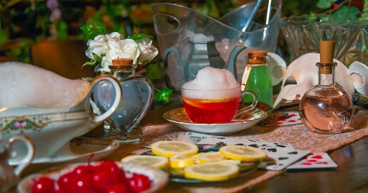 The Mad Hatter S Gin Tea Party In Hollywood Ihearthollywood
