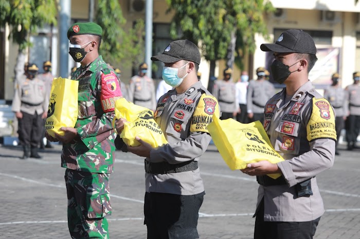 Polres Situbondo Salurkan 5.000 paket Bantuan Sosial dari Pemerintah untuk masyarakat Terdampak Pandemi Covid-19 dan kebijakan PPKM Level 4.