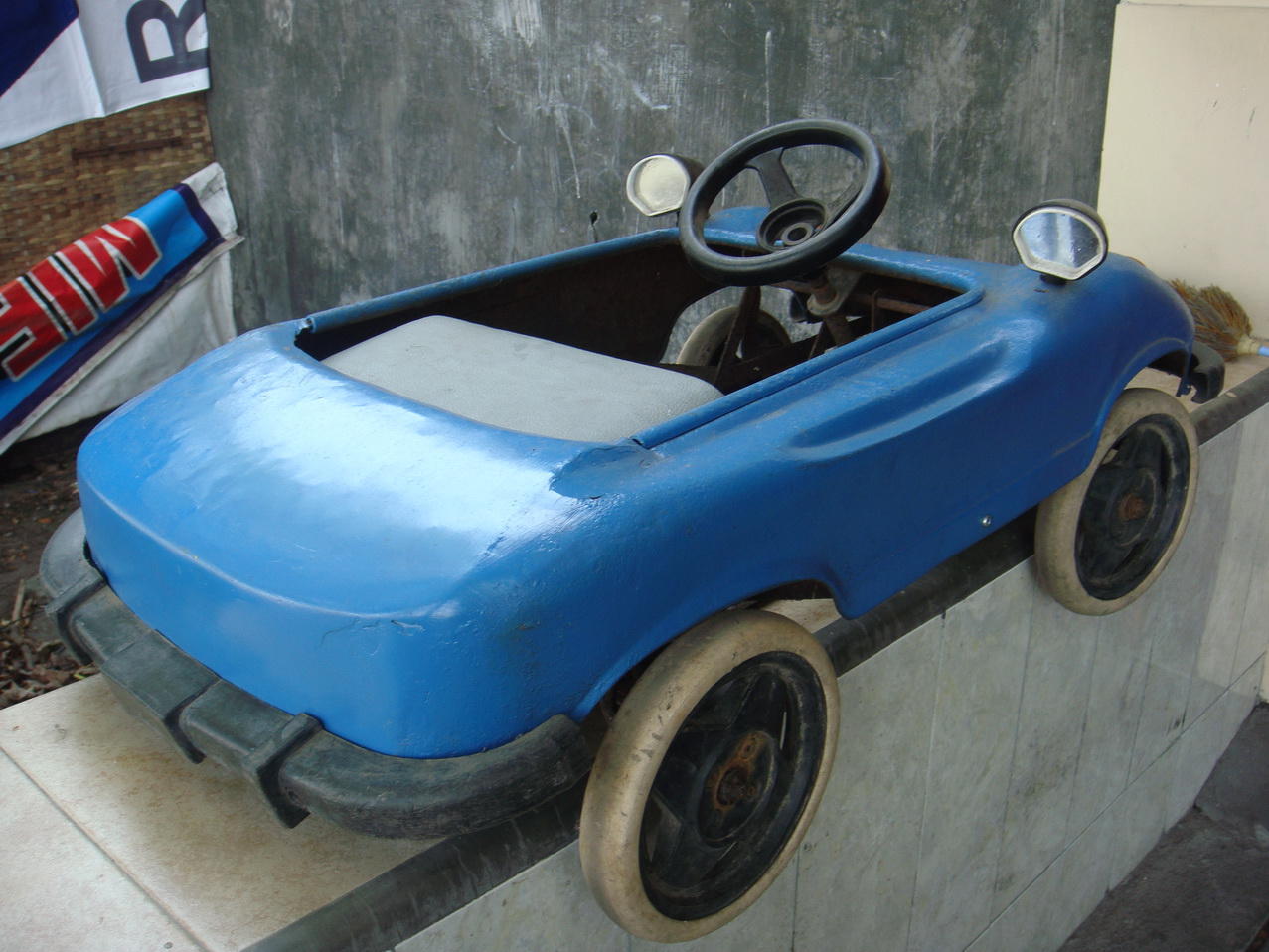 KIOS BARANG ANTIK Pedal Car Sedan PORSCHE