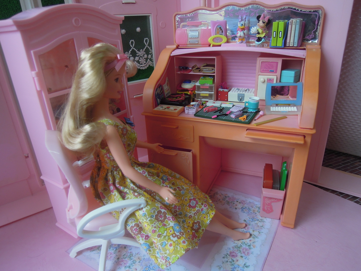 Just for fun ) ♛MATTEL 1988 Barbie Roll Top Desk & Barbie 芭比書桌及野餐芭比