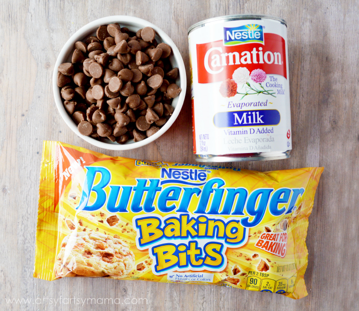 Easy Butterfinger Fudge Recipe at artsyfartsymama.com #NestleHoliday