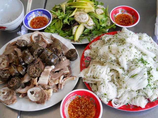 Banh hoi with pork and shallots