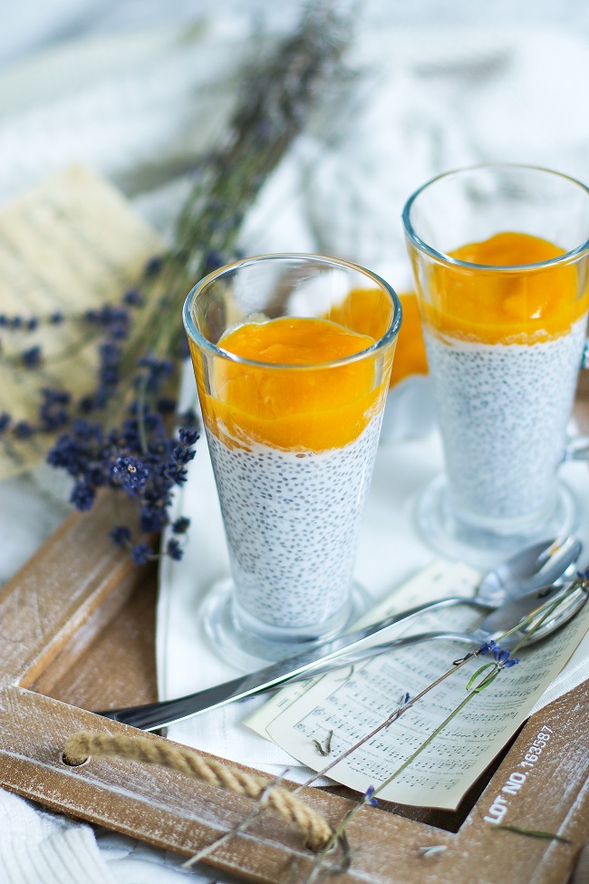 Słodkie inspiracje Kokosowy pudding z chia z musem z mango (bez cukru