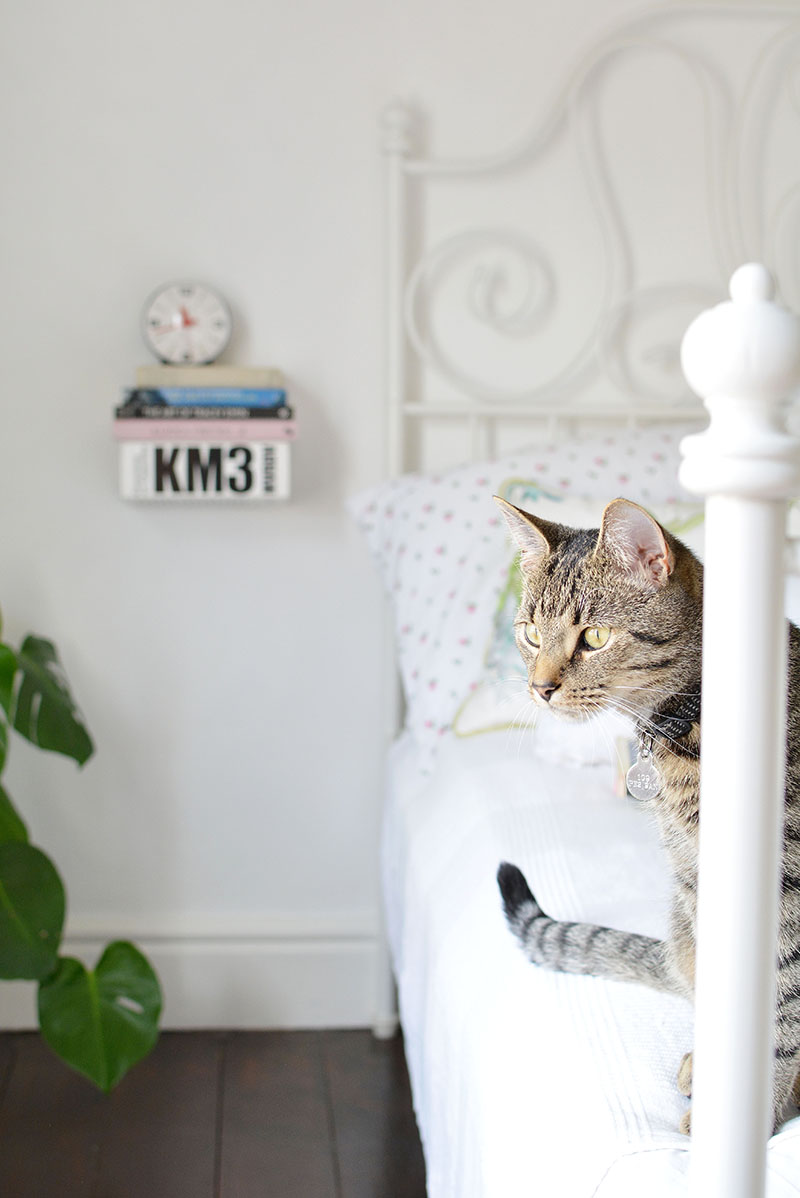 DIY floating book bedside table BURKATRON