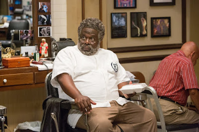 Cedric The Entertainer in Barbershop The Next Cut