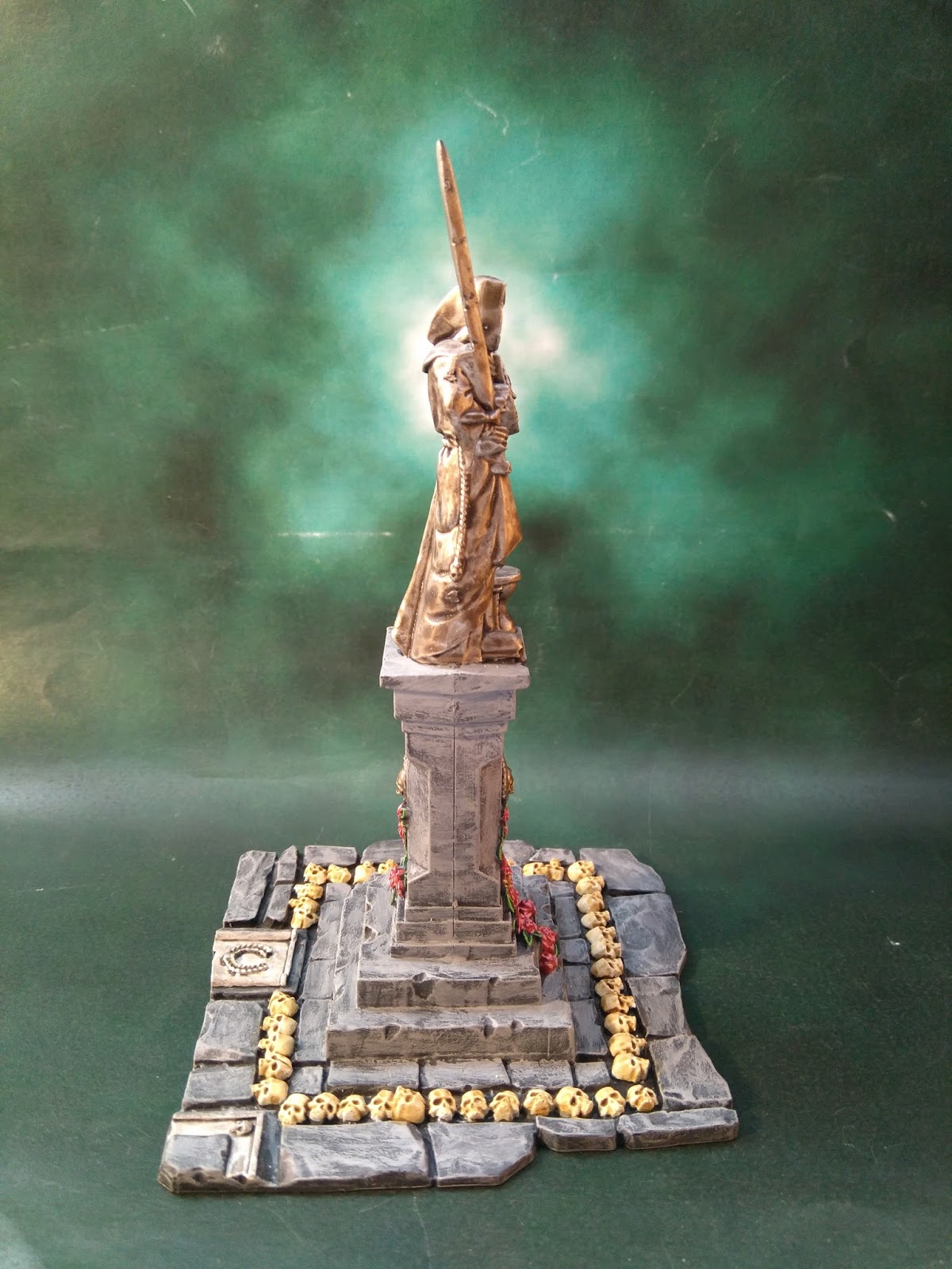 Las Lunas Hermanas: Estatua Siniestra (de Morr)