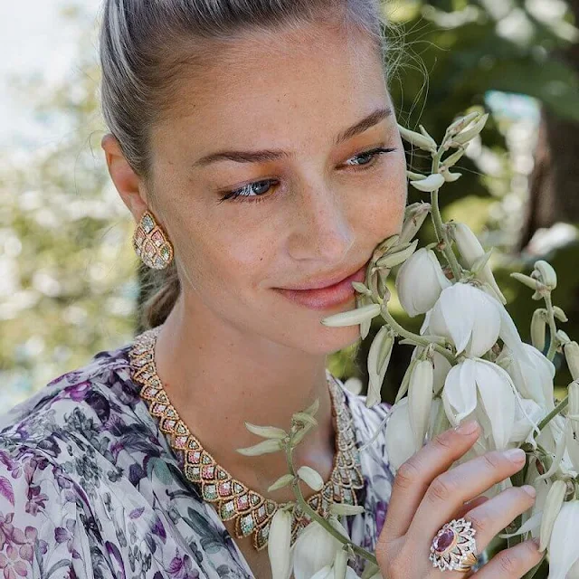 Beatrice Borromeo Casiraghi is wears Buccellati Sadar parure and Alyssum earrings. Lucrezia Buccellati