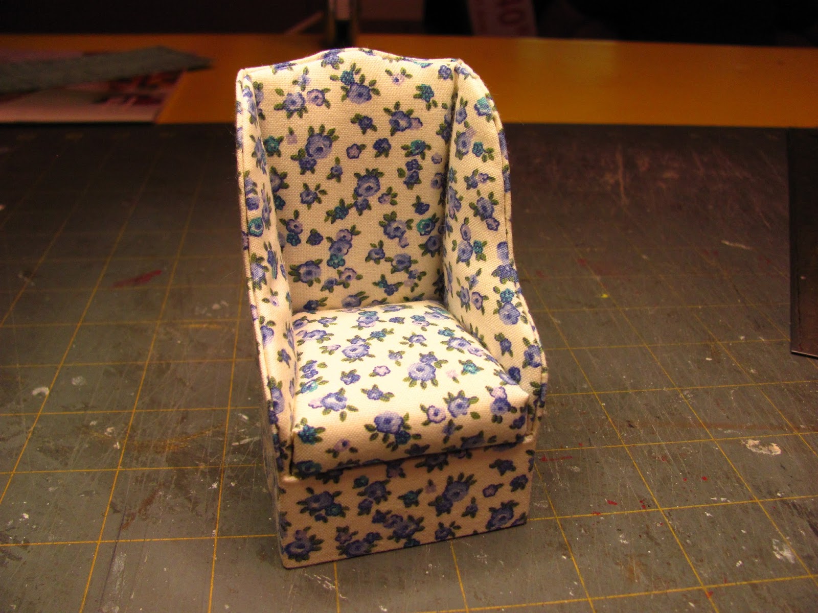 1 inch scale dollhouse furniture