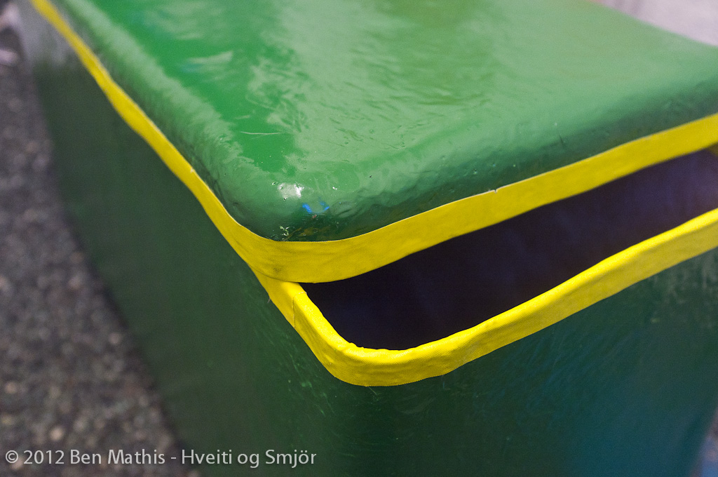 Hveiti og Smjör Bonus Fiberglass Bicycle Box Construction