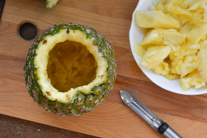 vaciamos la piña entera