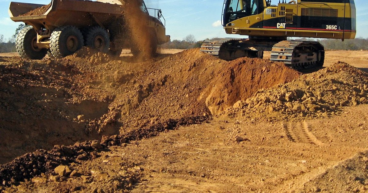 MEC&F Expert Engineers Landfill dump truck spotter, Gary Sigmon of