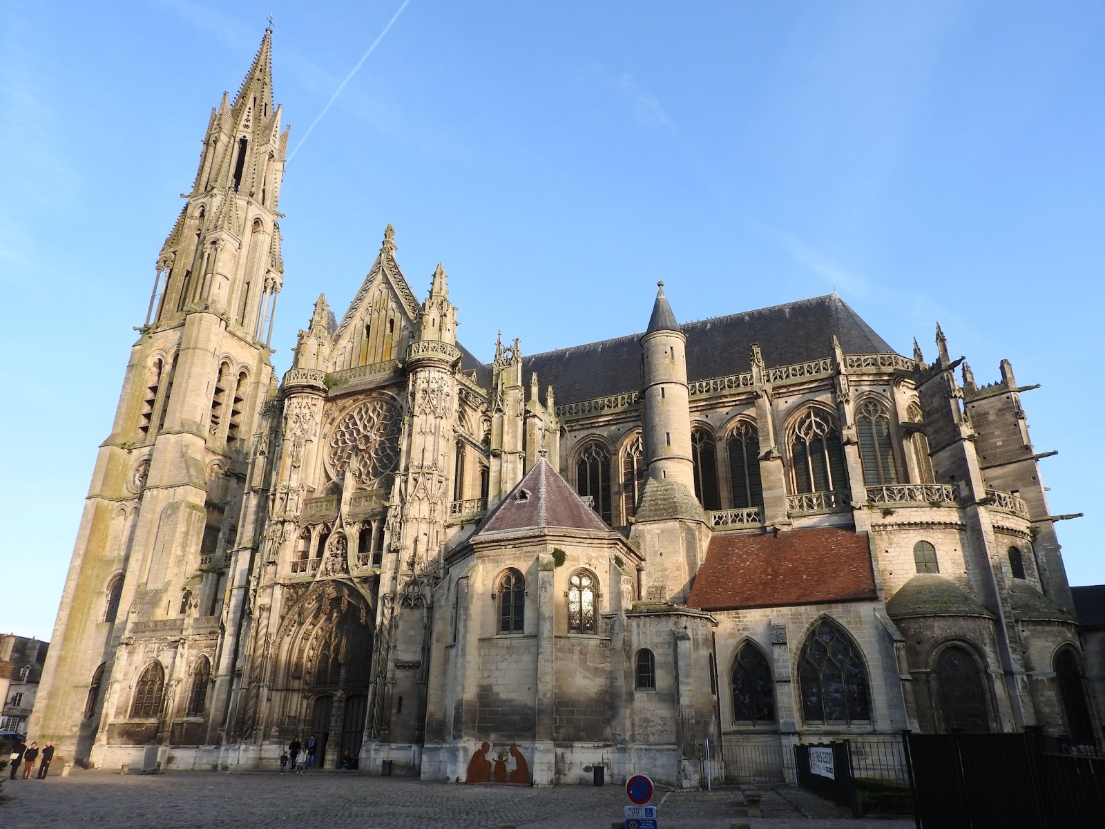 Санлис франция