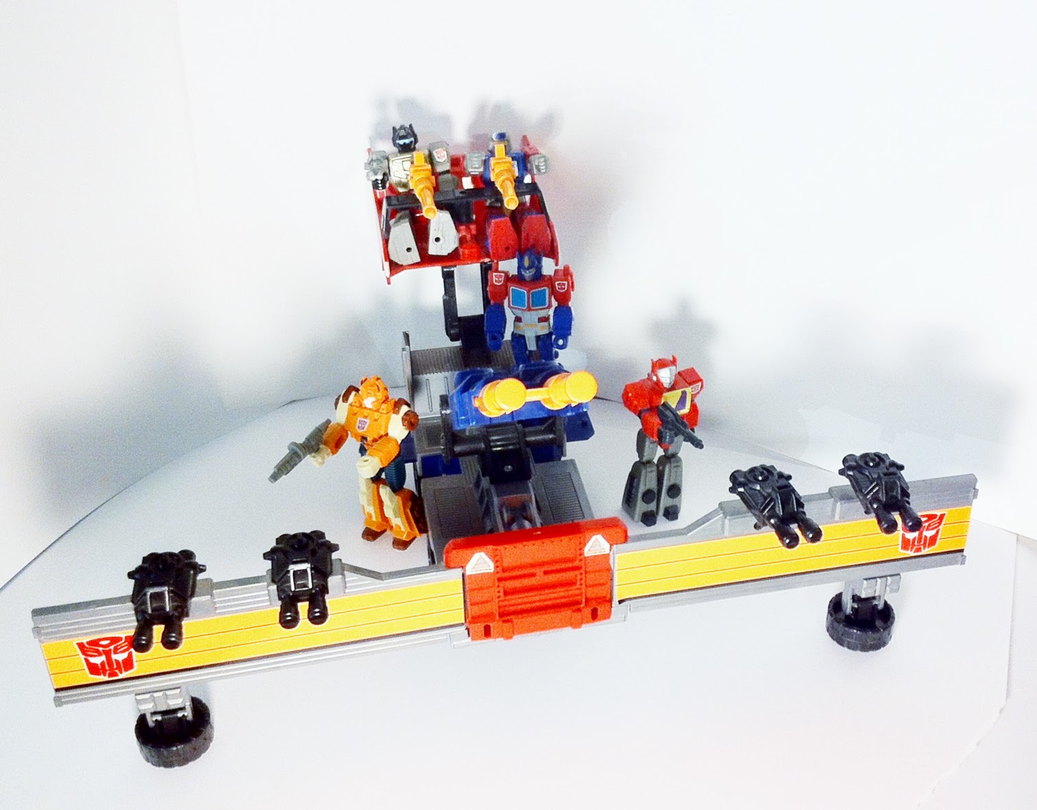 Blackrock's Toybox: Armored Convoy with Action Master Optimus Prime (1990)