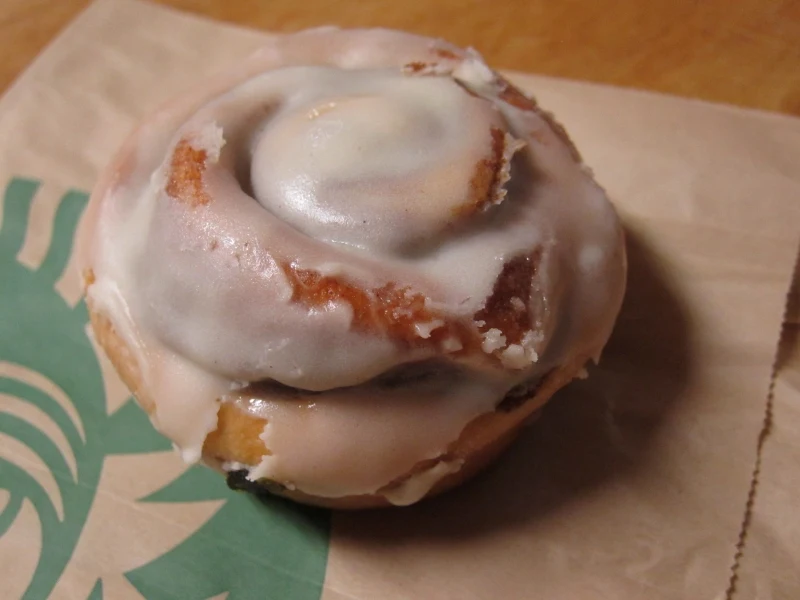 Review Starbucks Cinnamon Roll
