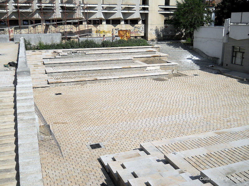 Amfiteatru in aer liber din Piata Teatrului Tirgu Mures.