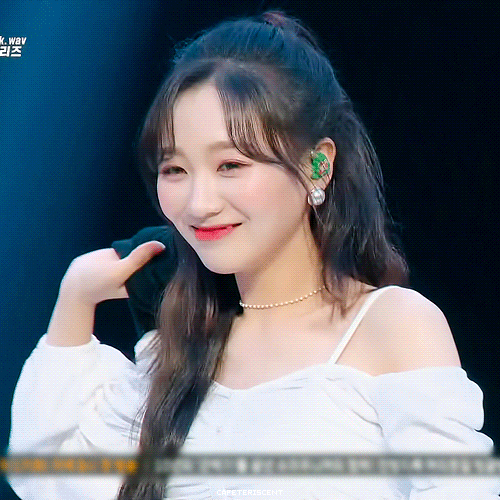 본인들이 섹시인지 큐티인지에 대해서 진지한 토론을 나누는 러블리즈.jpgif | 인스티즈