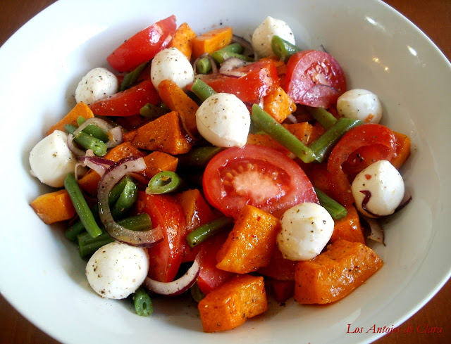 Ensalada de calabaza asada con judías verdes y queso mozzarella