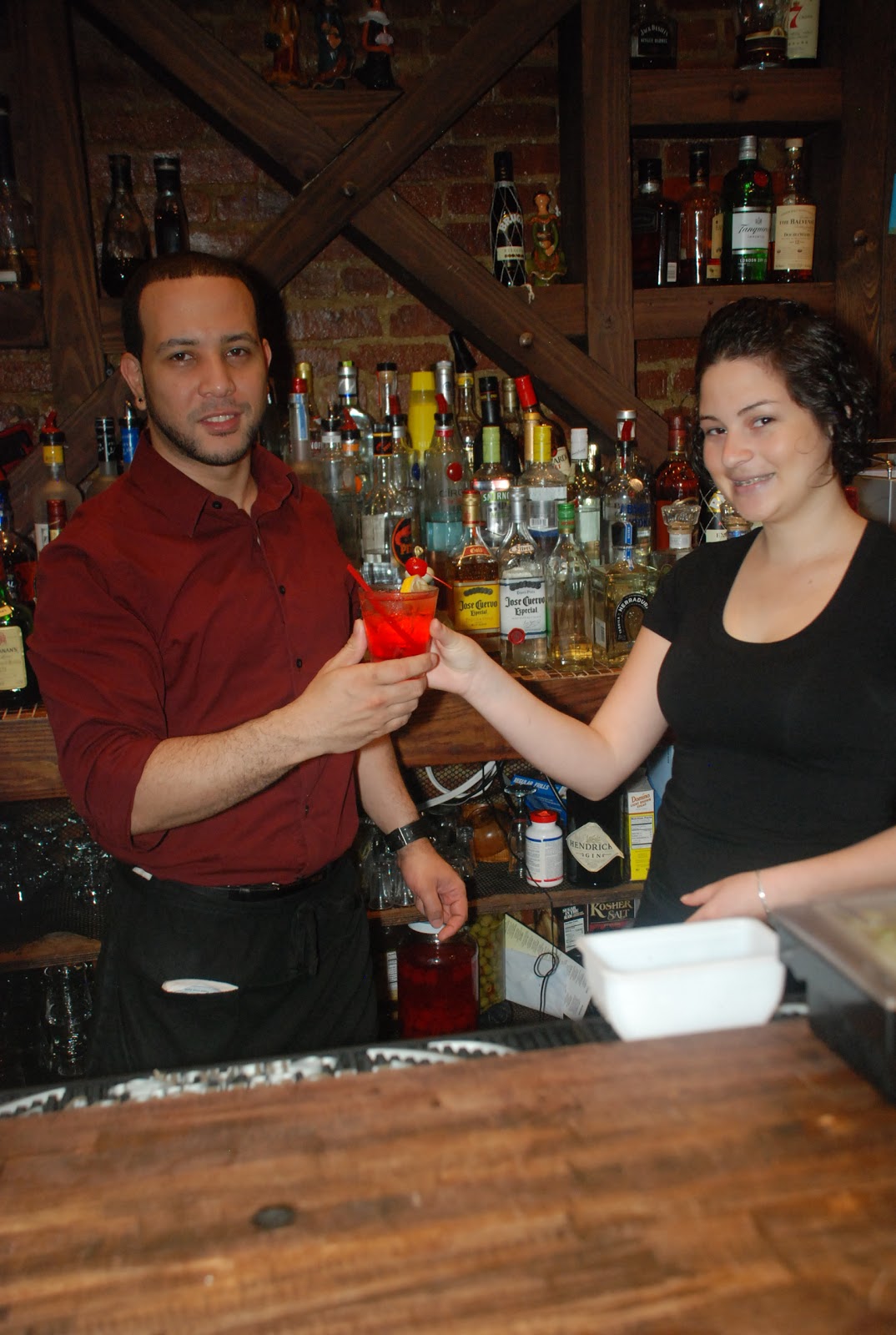 Altitaje CAFÉ TABACO & RON, Restaurant Bar Cinco Estrellas por la