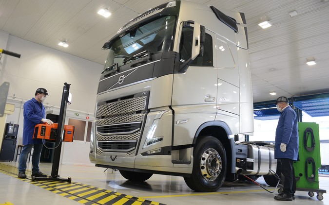 Volvo amplia conectividade de caminhões e lança plano de manutenção flexível