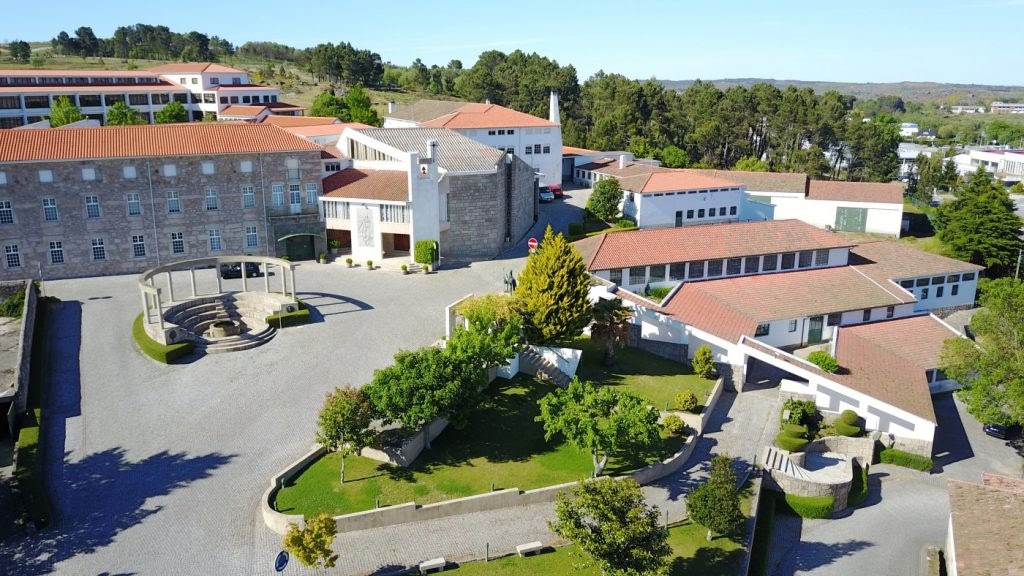 OUTEIRO DE SÃO MIGUEL Deixa de ter anos do 5º ao 12º Blogue Expressão