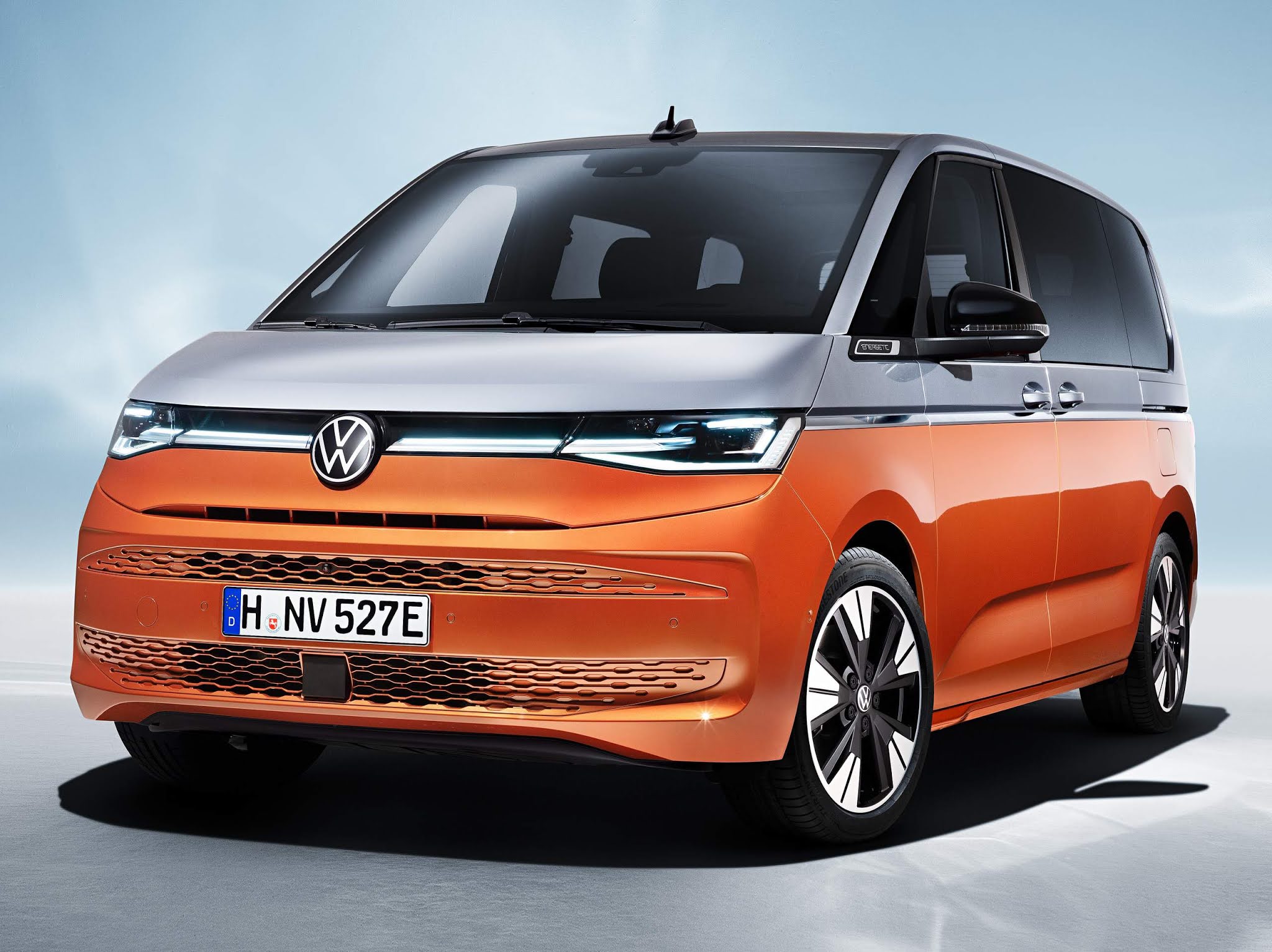 Nova Kombi 2023 Multivan T7 apresentada com versão híbrida