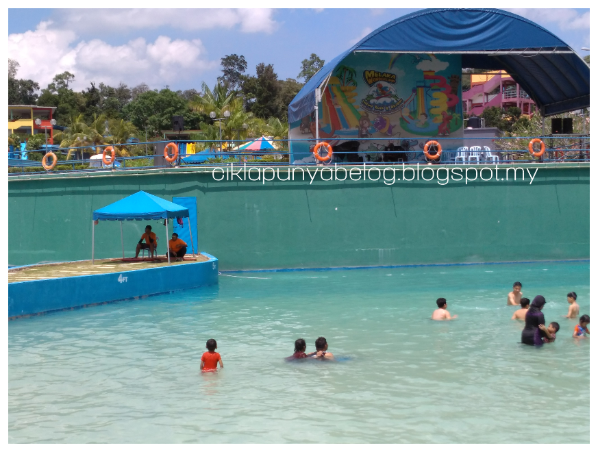 Sejukkan badan dan main air di Melaka Wonderland Theme Park. 