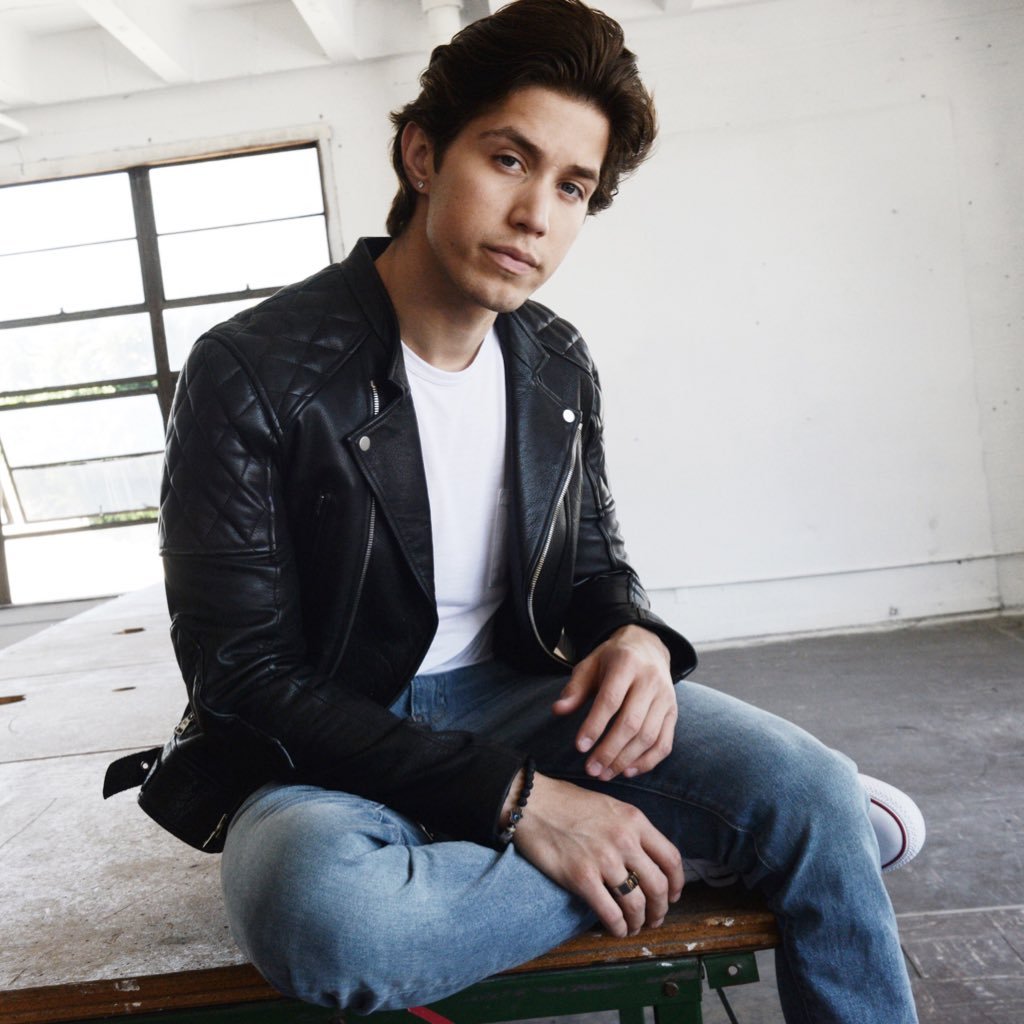 Brandon Larracuente торс