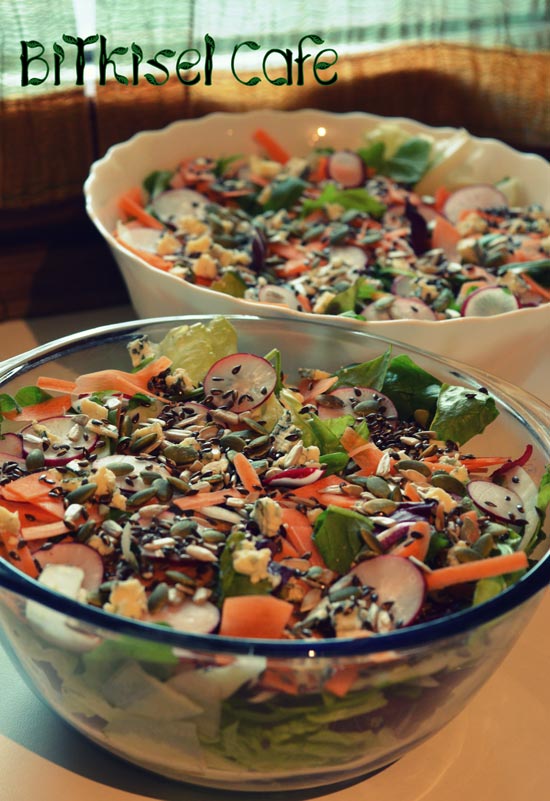 Bitkisel Cafe Mixed Lettuce, Fennel and Apple Salad