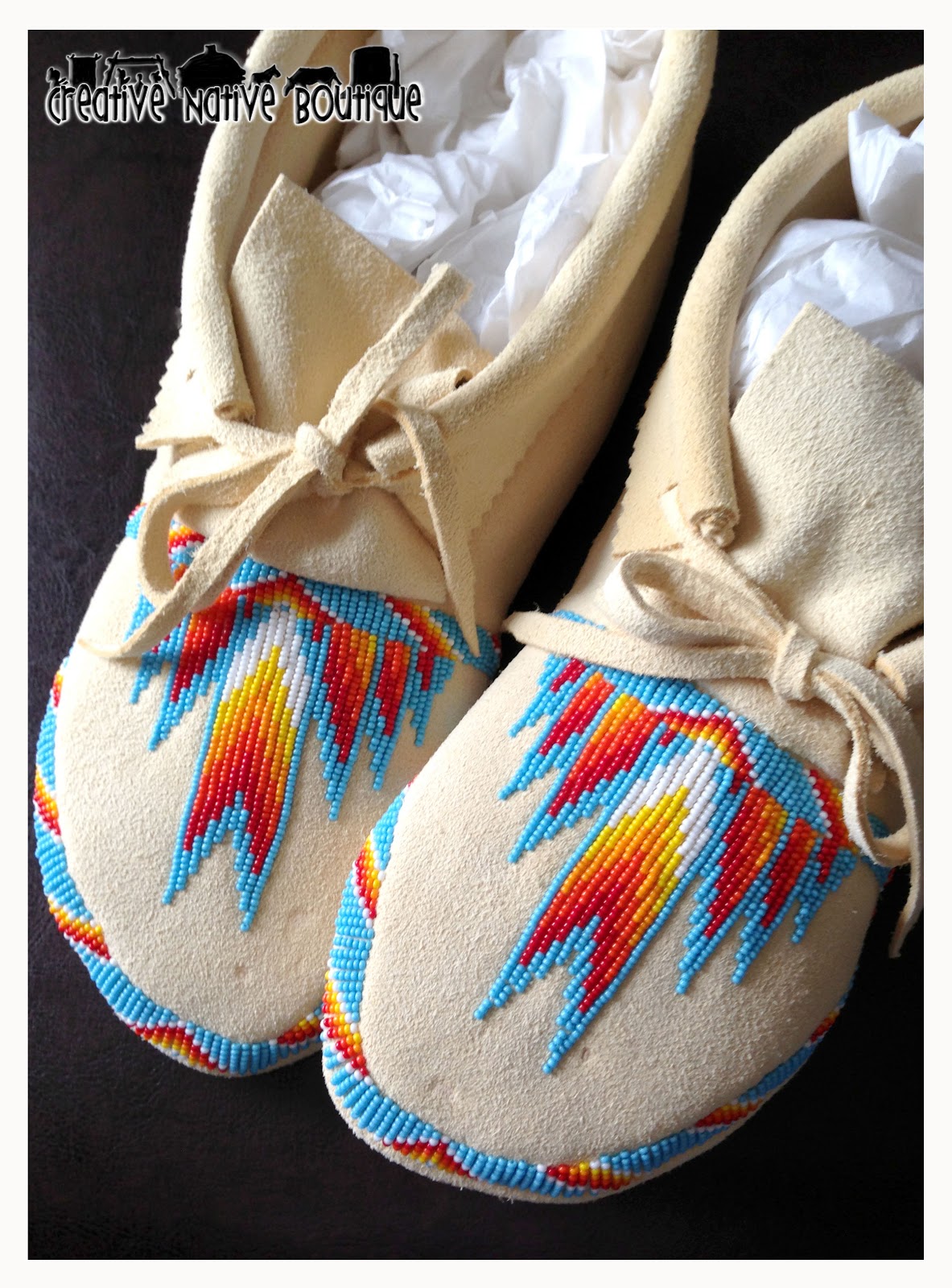 Mens Beaded Moccasins Pair Size Showing Very - World Wide Weft