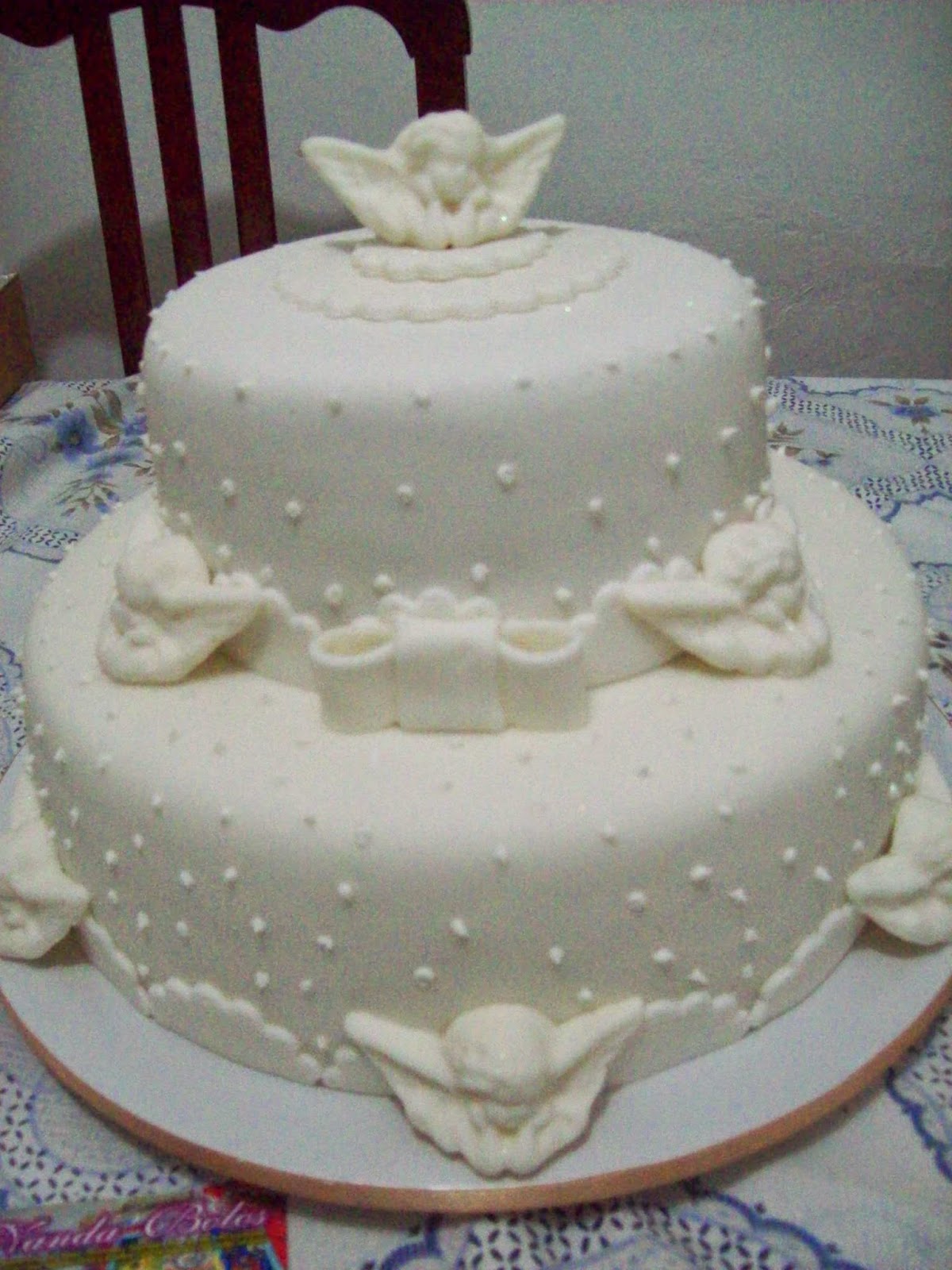 Nanda Bolos BOLO PARA BATIZADO DECORADO COM PASTA AMERICANA