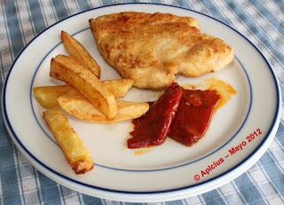  972º Menú, Esparragos al <strong>horno</strong> con <strong>huevo</strong>, suprema de ave con fritas y piquillo, ensalada y fruta 