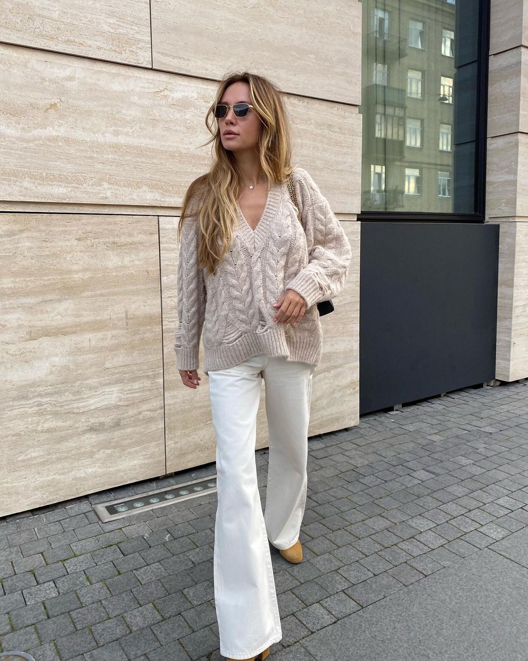 A Neutral Sweater is a Fall/Winter Must-Buy | Le Fashion | Bloglovin'