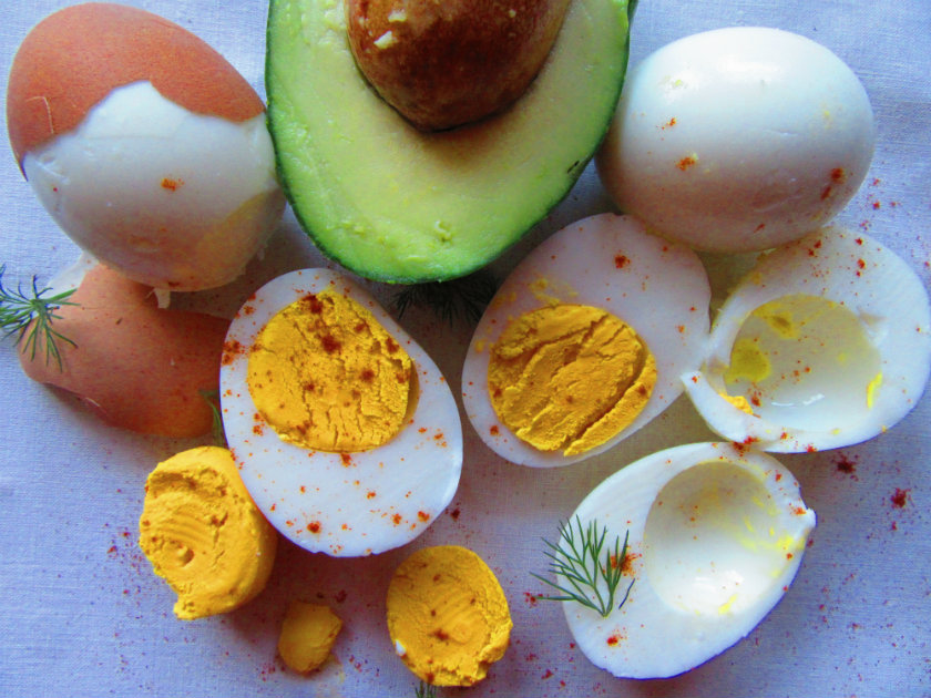 Avocado and dill deviled eggs by Laka kuharica: Slice hard boiled eggs in half lengthwise.