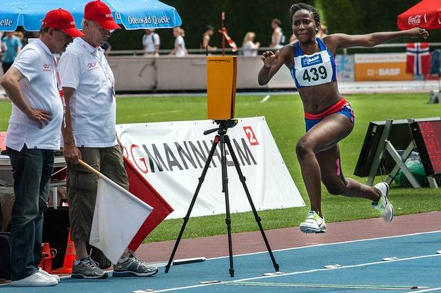 Cara Melakukan Perlombaan Lompat Jauh Gaya Melenting Dan Penjelasannya Jasmani Pedia