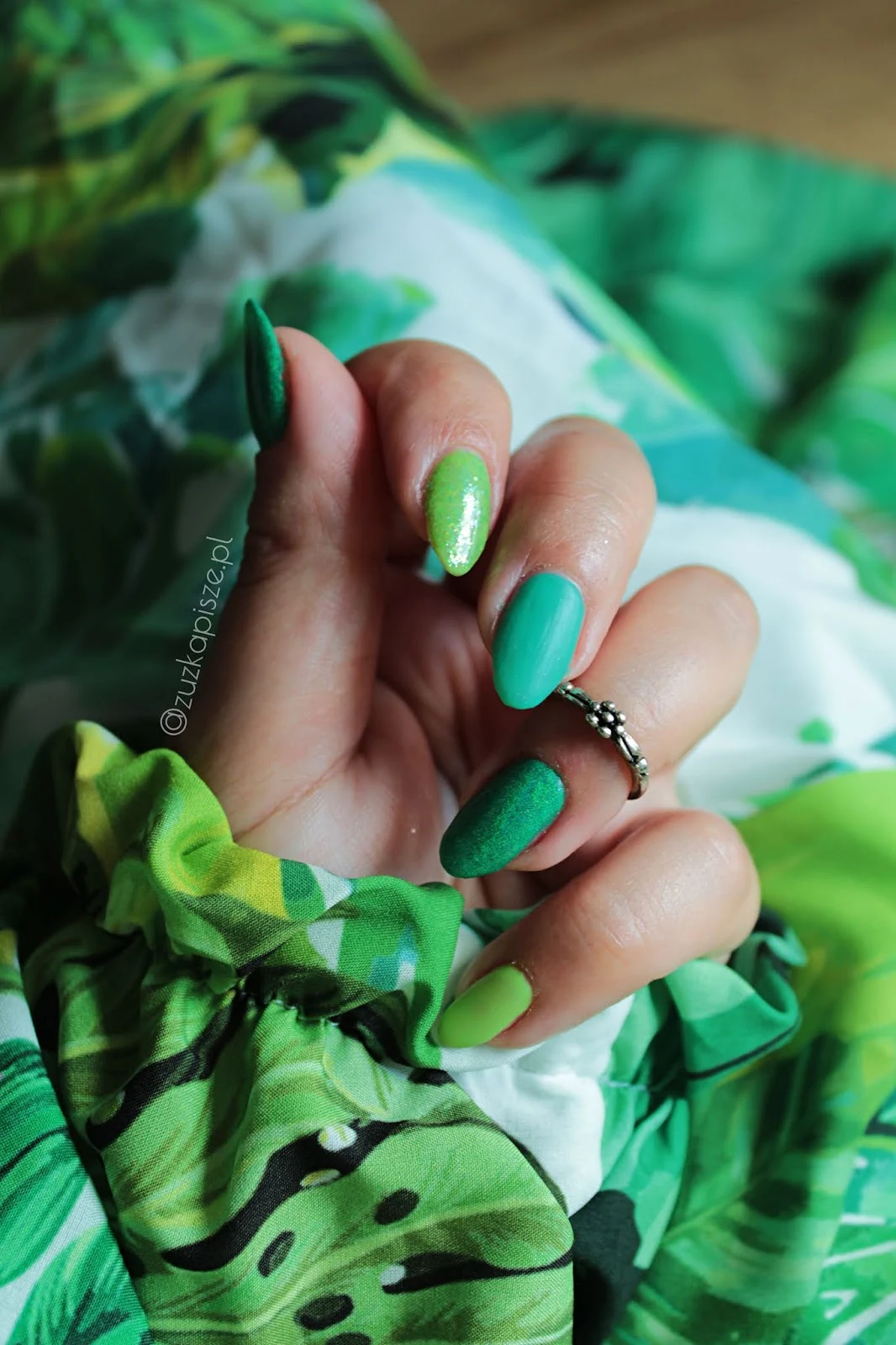 Zielony manicure - zmalowany lakierami hybrydowymi NC NAILS COMPANY
