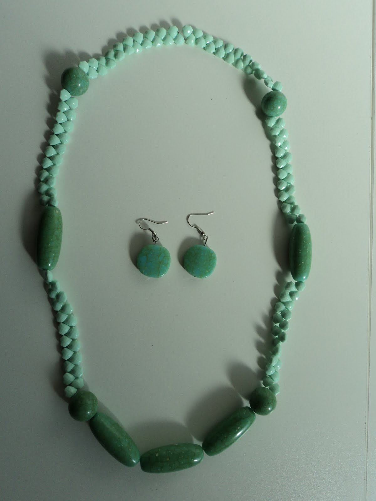 Cor e Arte Bijoux: Colar em Acrílico Verde