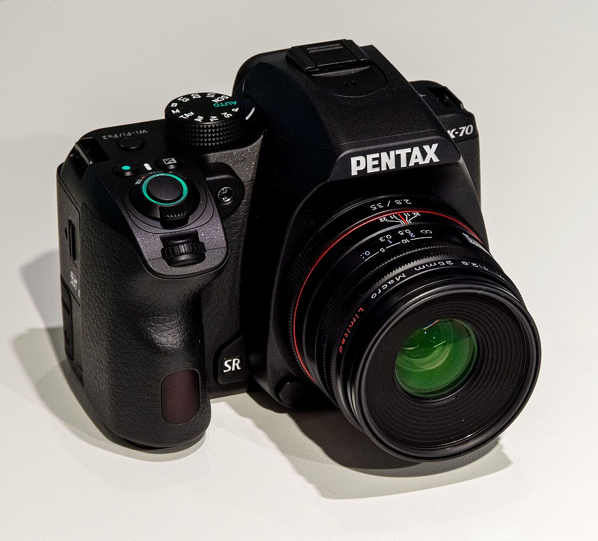 Ed Retro Tech - Where new and old tech coexist: Pentax K70 DSLR (K50