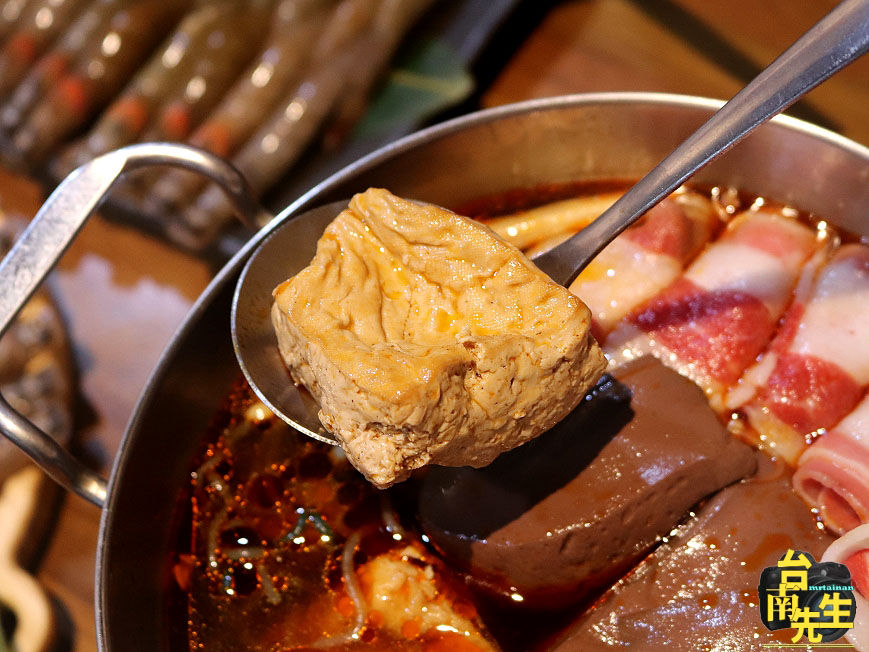 台南小火鍋/天然食材熬煮川味麻辣湯頭/肉燥飯、飲料吃到飽/限量供應產地直送海鮮食材/30隻白蝦超值佛心價只要199元/吃到痛風也甘願