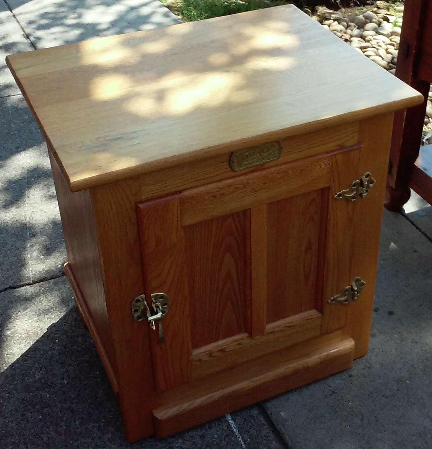 UHURU FURNITURE & COLLECTIBLES SOLD Oak Ice Box Style End Table 40