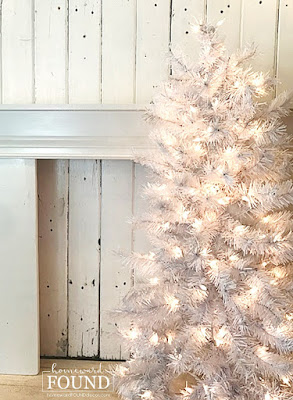 easy one-step Christmas tree lighting tip! Christmas, Christmas decorating, Christmas tree, Christmas tree lights, Christmas lights, Christmas decor, lighting, stylist secrets, decorator tips, holiday decor, holiday, diy holiday decor, diy, diy home decor, diy decorating, tree lights, December decor, winter holiday decorating, winter holidays, tree lighting tips