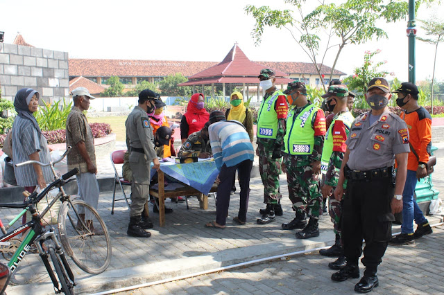 Operasi Penegakkan Disiplin Protokol kesehatan oleh Tim Gabungan di Cawas