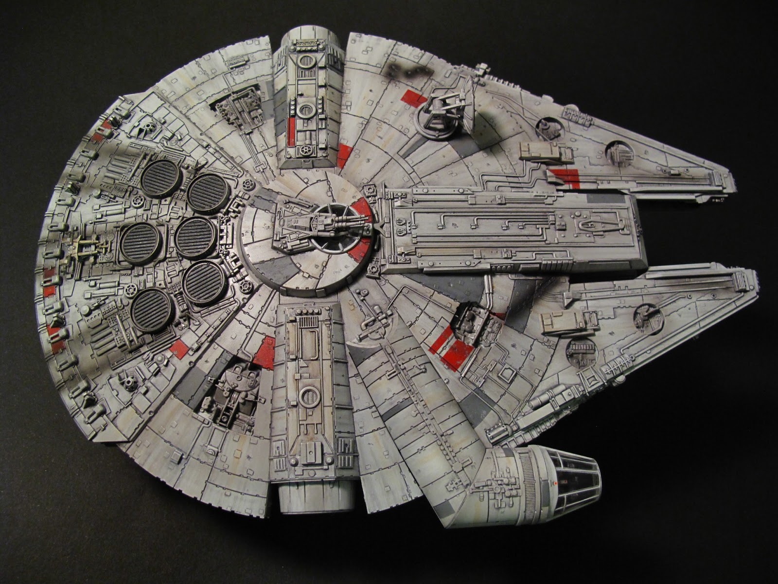 Темный сокол тысячелетия. Корабль сокол тысячелетия. Тысячелетний сокол снизу. Темный сокол тысячелетия. Millennium falcon 1:1.