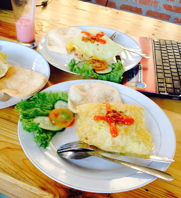 nasi goreng selimut telur di papuk mamuk