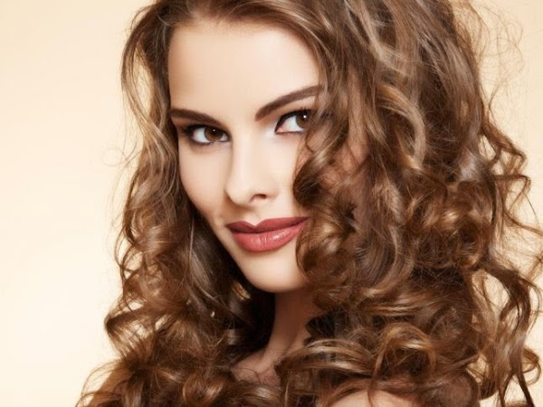 خطوات جعل شعرك المجعّد أكثر جمالاً