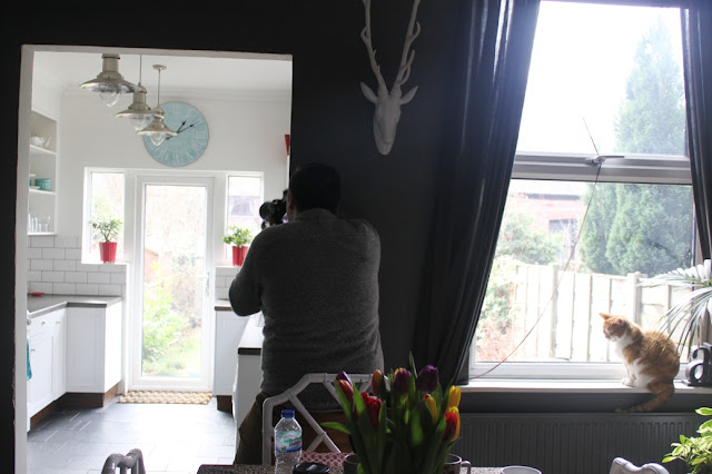 Take a behind the scenes look at a 25 Beautiful Homes photo shoot in my own home.