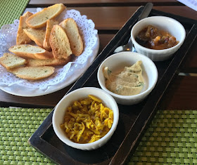 Le Fangourin, Mauritius, croutons, pickles